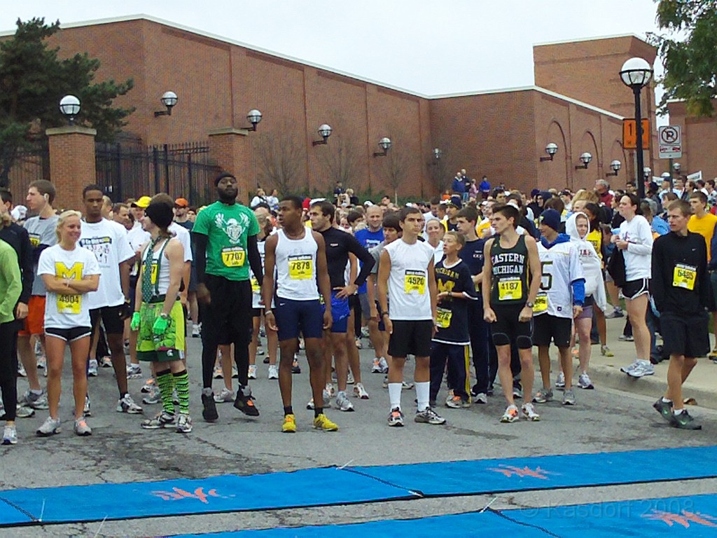 BHGH 2009 0064.jpg - The Big House Big Heat 5 and 10 K race. October 4, 2009 run in Ann Arbor Michigan finishes on the 50 yard line of the University of Michigan stadium.